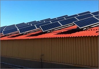AMB ofrece un sistema fotovoltaico híbrido para Granjas