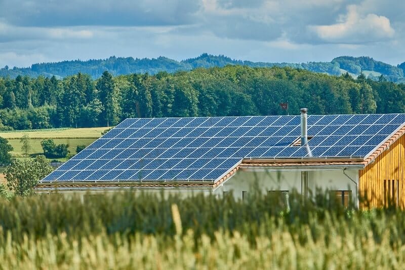 Kit solar aislada  Instalación fotovoltaica aislada en tu vivienda