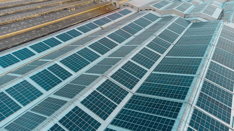 Análisis de Retorno de Inversión (ROI) para Proyectos Solares Industriales