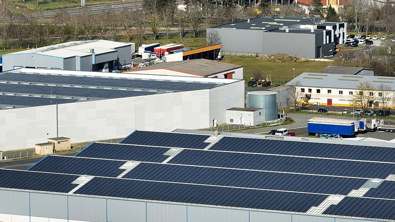 Cómo adaptar un sistema de autoconsumo industrial a cambios en la producción